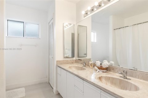 House in Boynton Beach, Florida 3 bedrooms, 240.06 sq.m. № 1974953 - photo 24