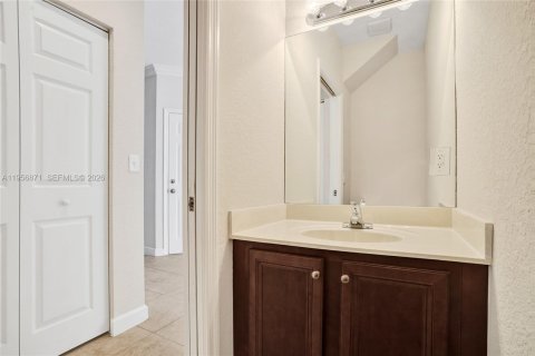 Touwnhouse à vendre à Miami, Floride: 3 chambres, 168.34 m2 № 2033125 - photo 12