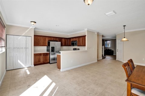 Touwnhouse à vendre à Miami, Floride: 3 chambres, 168.34 m2 № 2033125 - photo 14