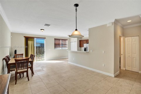 Touwnhouse à vendre à Miami, Floride: 3 chambres, 168.34 m2 № 2033125 - photo 11