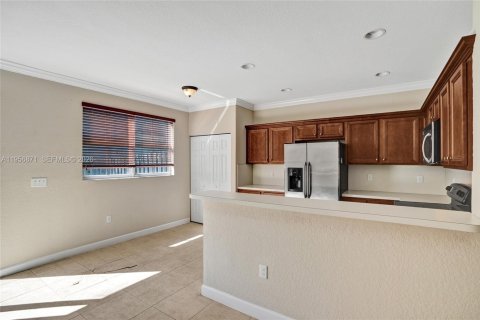 Touwnhouse à vendre à Miami, Floride: 3 chambres, 168.34 m2 № 2033125 - photo 19