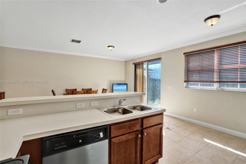 Touwnhouse à vendre à Miami, Floride: 3 chambres, 168.34 m2 № 2033125 - photo 18