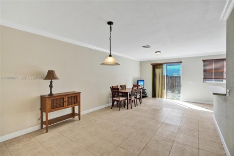Touwnhouse à vendre à Miami, Floride: 3 chambres, 168.34 m2 № 2033125 - photo 10