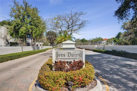 Touwnhouse à vendre à Miami, Floride: 3 chambres, 168.34 m2 № 2033125 - photo 2