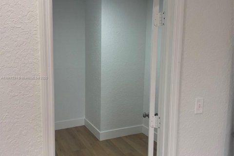 House in Lauderhill, Florida 4 bedrooms, 210.8 sq.m. № 1847640 - photo 19