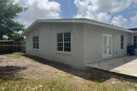 House in Lauderhill, Florida 4 bedrooms, 210.8 sq.m. № 1847640 - photo 29