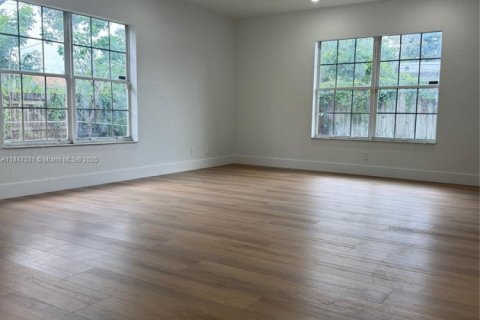 House in Lauderhill, Florida 4 bedrooms, 210.8 sq.m. № 1847640 - photo 17