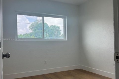 House in Lauderhill, Florida 4 bedrooms, 210.8 sq.m. № 1847640 - photo 14