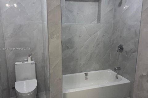 House in Lauderhill, Florida 4 bedrooms, 210.8 sq.m. № 1847640 - photo 9