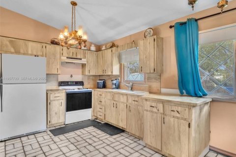Купить виллу или дом в Дейви, Флорида 7 спален, 410.07м2, № 2079785 - фото 12