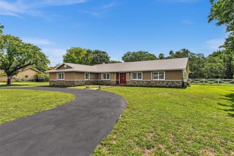Villa ou maison à Davie, Floride 7 chambres, 410.07 m2 № 2079785