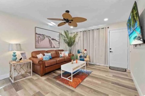 House in Daytona Beach, Florida 2 bedrooms, 73.58 sq.m. № 2195320 - photo 6