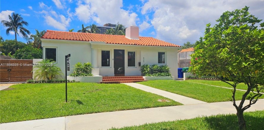 Villa ou maison à Miami, Floride 4 chambres, 176.51 m2 № 1745969