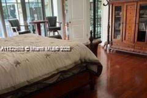 Villa ou maison à vendre à Coral Gables, Floride: 5 chambres, 318.47 m2 № 2037955 - photo 25