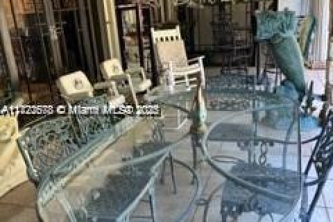 Villa ou maison à vendre à Coral Gables, Floride: 5 chambres, 318.47 m2 № 2037955 - photo 16