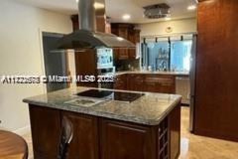 Villa ou maison à vendre à Coral Gables, Floride: 5 chambres, 318.47 m2 № 2037955 - photo 10