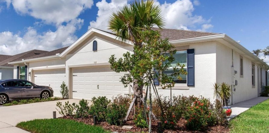 House in Plant City, Florida 3 bedrooms, 145.39 sq.m. № 1883867