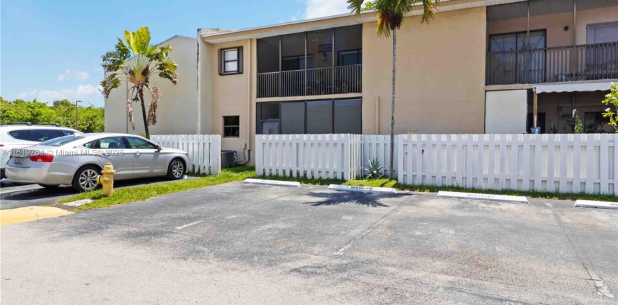 Condominio en Cutler Bay, Florida, 2 dormitorios № 1933621