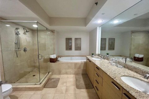 Condo in Hallandale Beach, Florida, 2 bedrooms  № 1693178 - photo 27