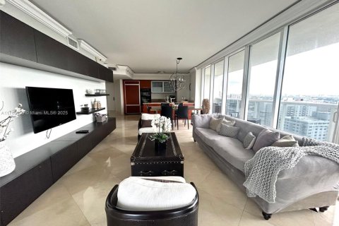 Condo in Hallandale Beach, Florida, 2 bedrooms  № 1693178 - photo 20
