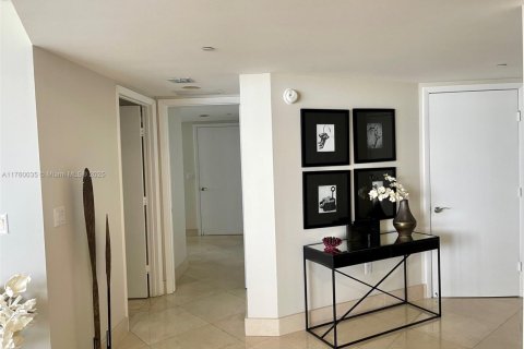 Condo in Hallandale Beach, Florida, 2 bedrooms  № 1693178 - photo 9