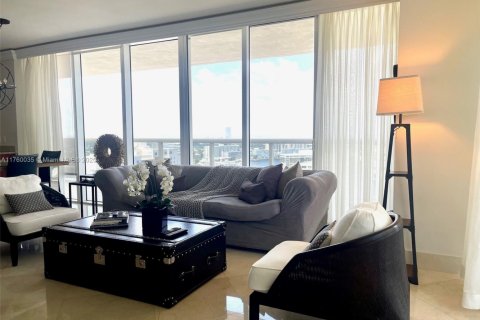 Condo in Hallandale Beach, Florida, 2 bedrooms  № 1693178 - photo 11