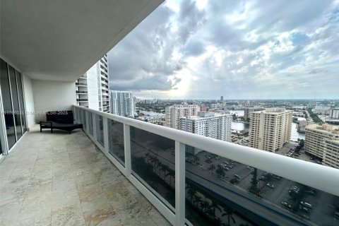 Condo in Hallandale Beach, Florida, 2 bedrooms  № 1693178 - photo 3
