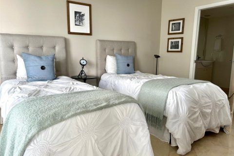 Condo in Hallandale Beach, Florida, 2 bedrooms  № 1693178 - photo 21