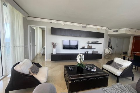 Condo in Hallandale Beach, Florida, 2 bedrooms  № 1693178 - photo 12