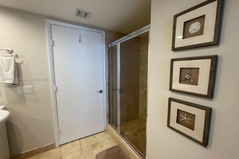 Condo in Hallandale Beach, Florida, 2 bedrooms  № 1693178 - photo 14