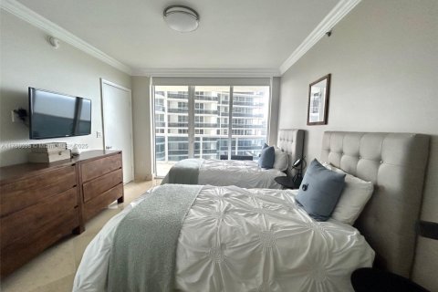 Condo in Hallandale Beach, Florida, 2 bedrooms  № 1693178 - photo 23