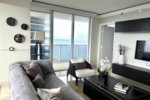 Condo in Hallandale Beach, Florida, 2 bedrooms  № 1693178 - photo 5