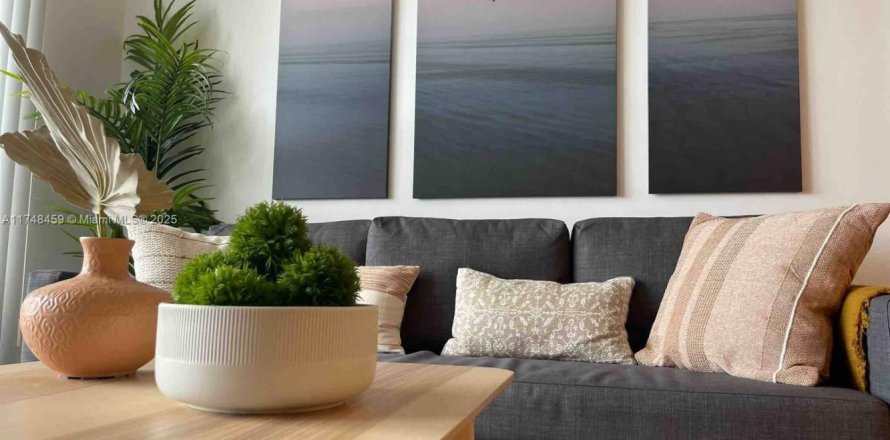 Condominio en Miami, Florida, 1 dormitorio  № 1862649