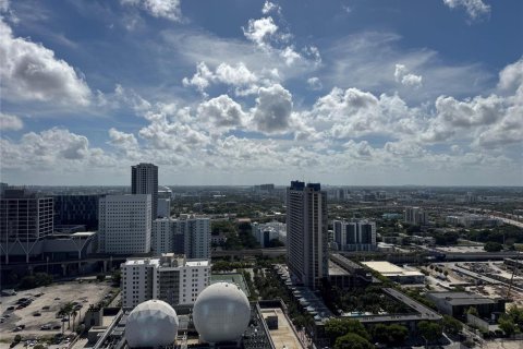 Condo in Miami, Florida, 1 bedroom  № 2346977 - photo 12
