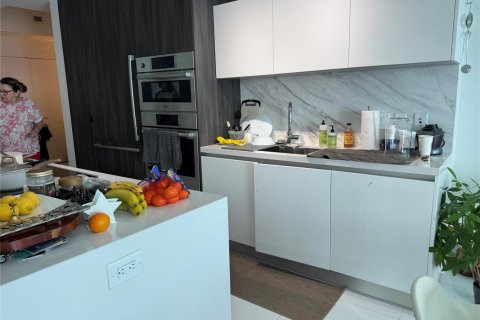 Condo in Miami, Florida, 1 bedroom  № 2346977 - photo 5