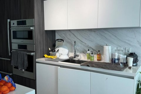 Condo in Miami, Florida, 1 bedroom  № 2346977 - photo 6