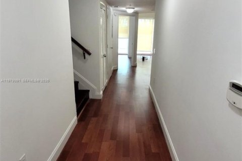 Снять в аренду кондоминиум в Майами, Флорида 2 спальни, 140.28м2, № 2079376 - фото 9