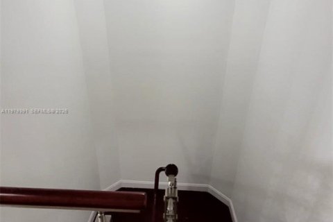 Снять в аренду кондоминиум в Майами, Флорида 2 спальни, 140.28м2, № 2079376 - фото 13