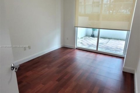Снять в аренду кондоминиум в Майами, Флорида 2 спальни, 140.28м2, № 2079376 - фото 12