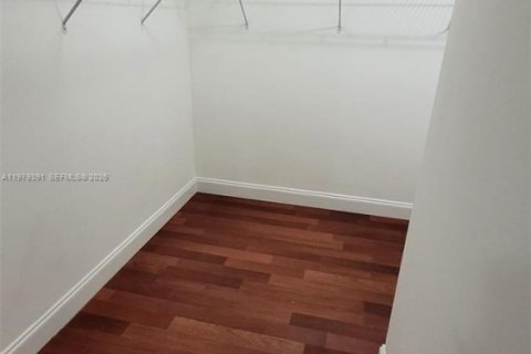 Снять в аренду кондоминиум в Майами, Флорида 2 спальни, 140.28м2, № 2079376 - фото 8