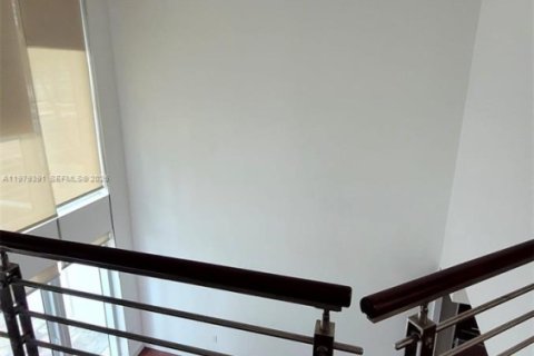 Снять в аренду кондоминиум в Майами, Флорида 2 спальни, 140.28м2, № 2079376 - фото 5