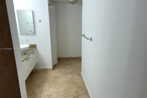 Снять в аренду кондоминиум в Майами, Флорида 2 спальни, 140.28м2, № 2079376 - фото 3