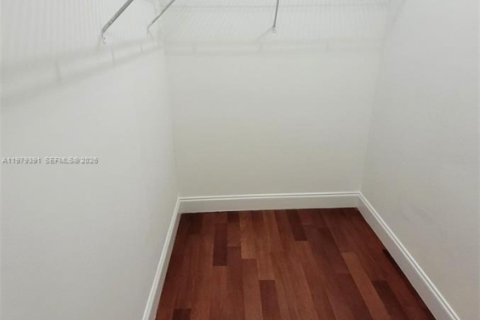 Снять в аренду кондоминиум в Майами, Флорида 2 спальни, 140.28м2, № 2079376 - фото 17