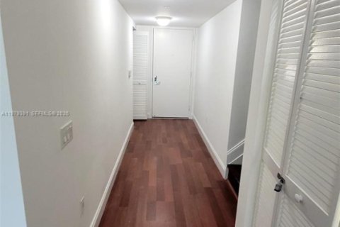 Снять в аренду кондоминиум в Майами, Флорида 2 спальни, 140.28м2, № 2079376 - фото 6