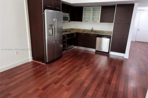 Снять в аренду кондоминиум в Майами, Флорида 2 спальни, 140.28м2, № 2079376 - фото 2