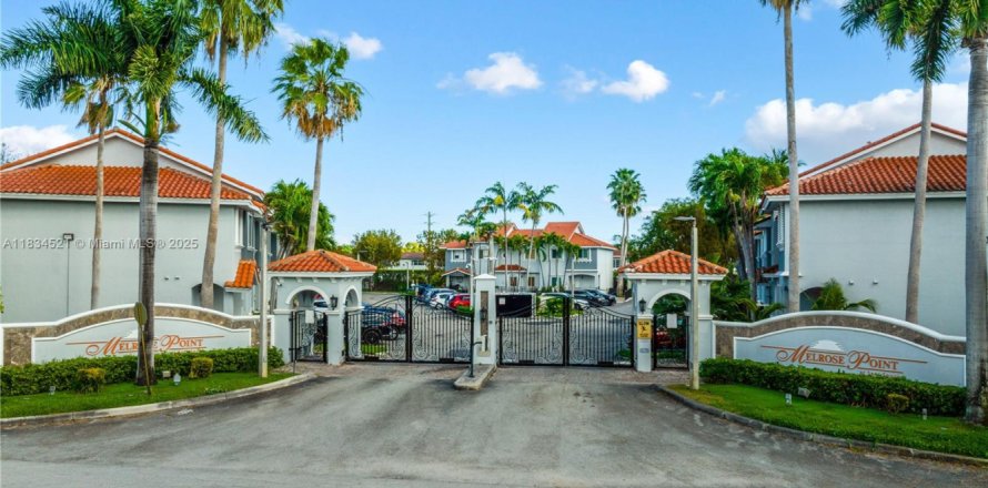 Adosado en North Miami, Florida 2 dormitorios, 110.09 m2 № 1828698