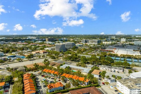 Townhouse in North Miami, Florida 2 bedrooms, 110.09 sq.m. № 1828698 - photo 25