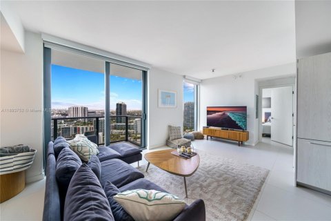 Copropriété à louer à Miami, Floride: 2 chambres, 87.7 m2 № 1945369 - photo 2
