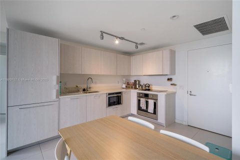 Copropriété à louer à Miami, Floride: 2 chambres, 87.7 m2 № 1945369 - photo 9