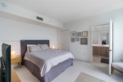 Copropriété à louer à Miami, Floride: 2 chambres, 87.7 m2 № 1945369 - photo 12